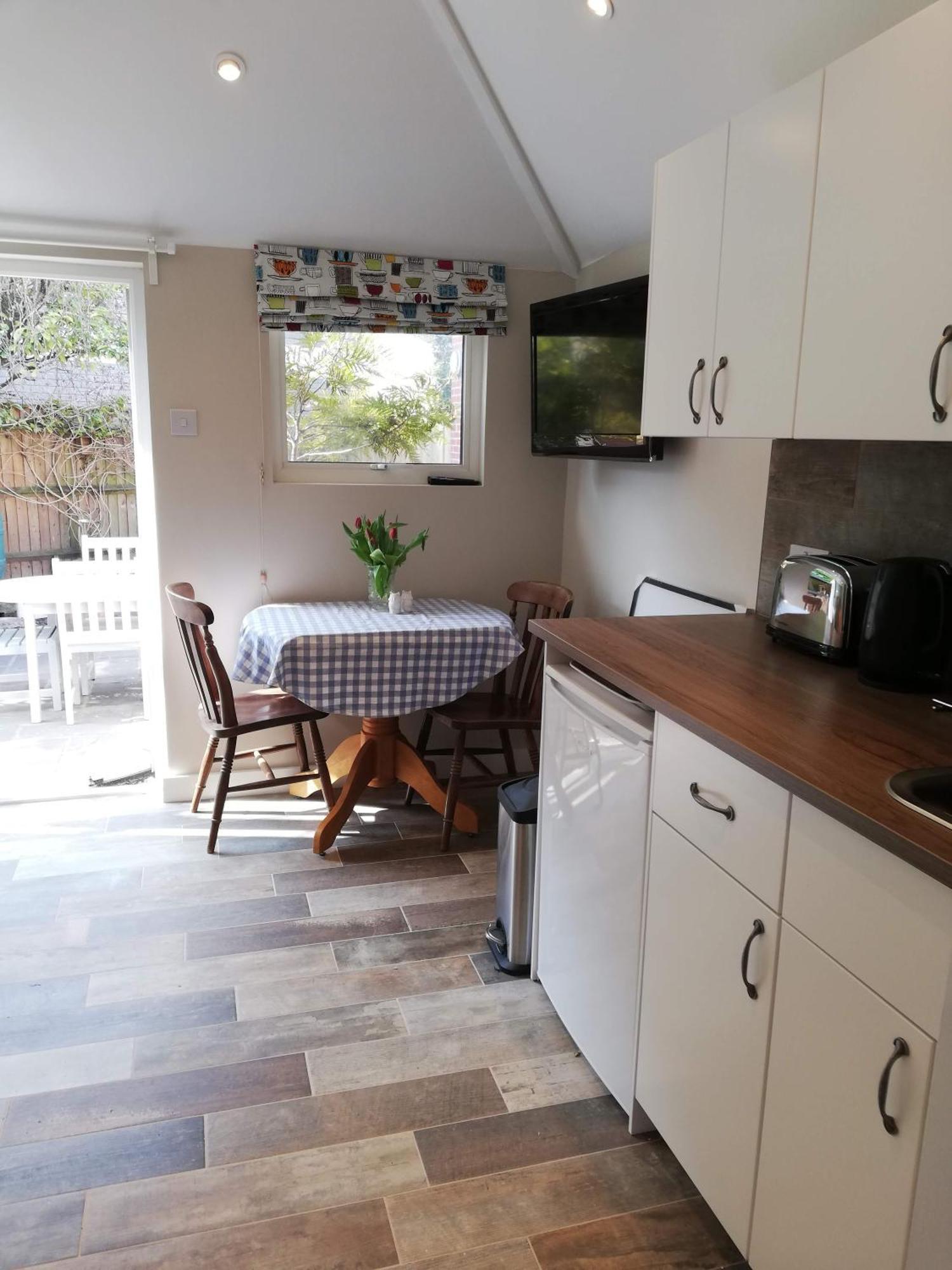 Fox's Den Dog Friendly, Self-contained Guest Apartment