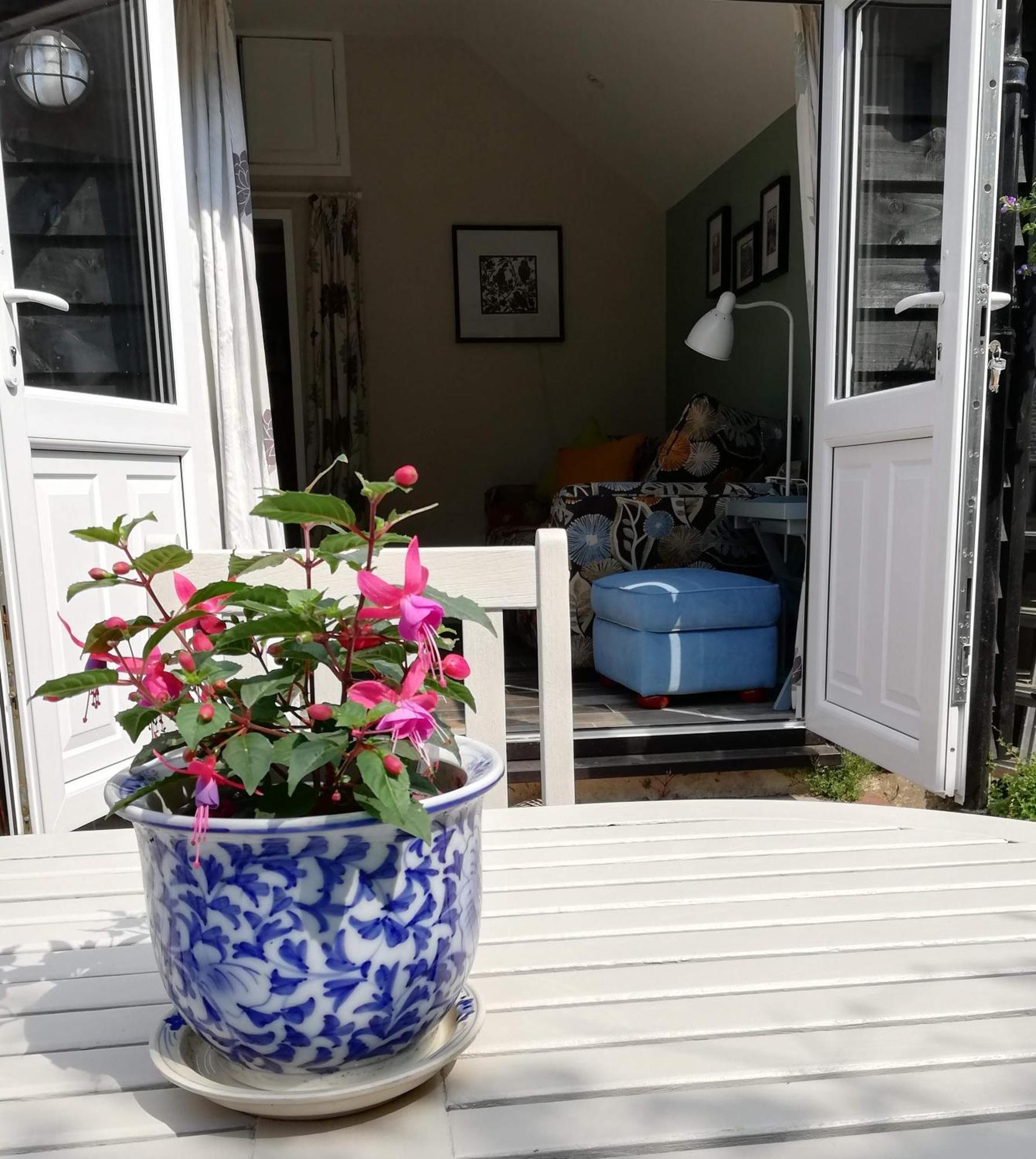 Fox's Den Dog Friendly, Self-contained Guest Apartment Lymington