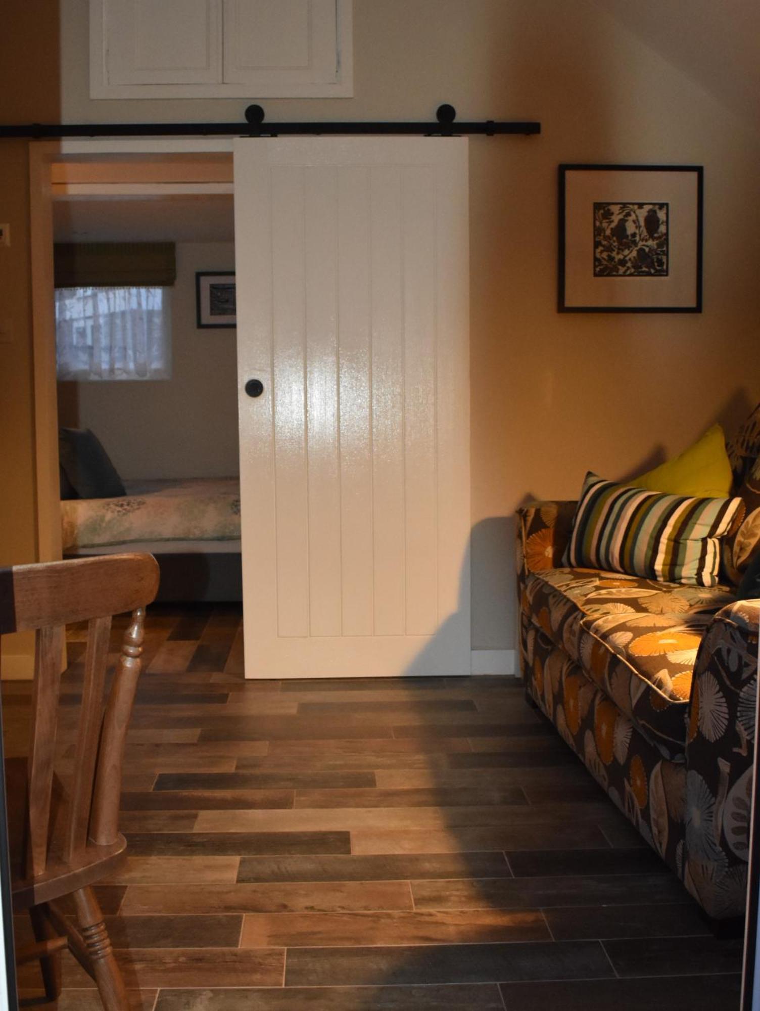 Fox's Den Dog Friendly, Self-contained Guest Apartment