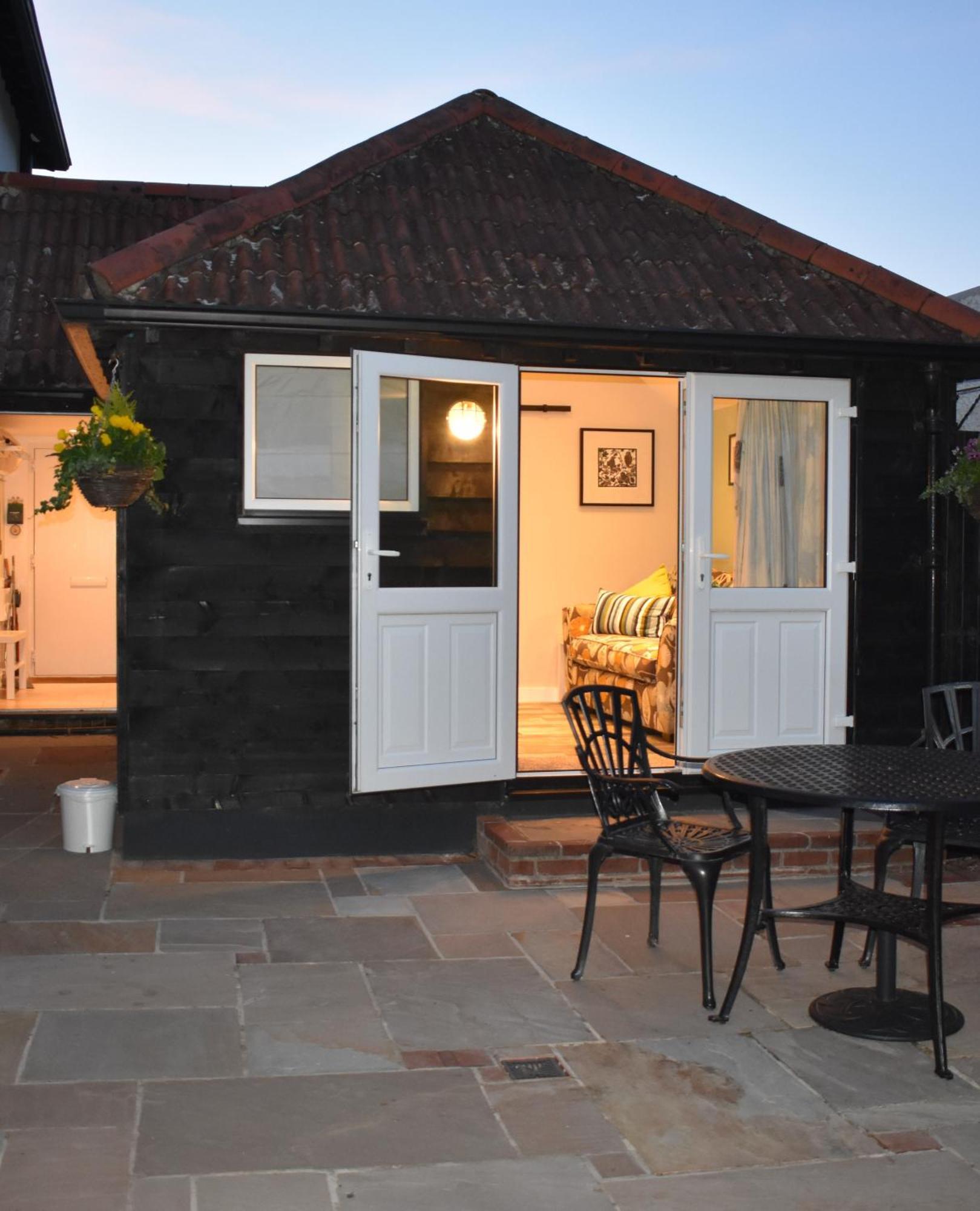 Fox's Den Dog Friendly, Self-contained Guest Apartment *